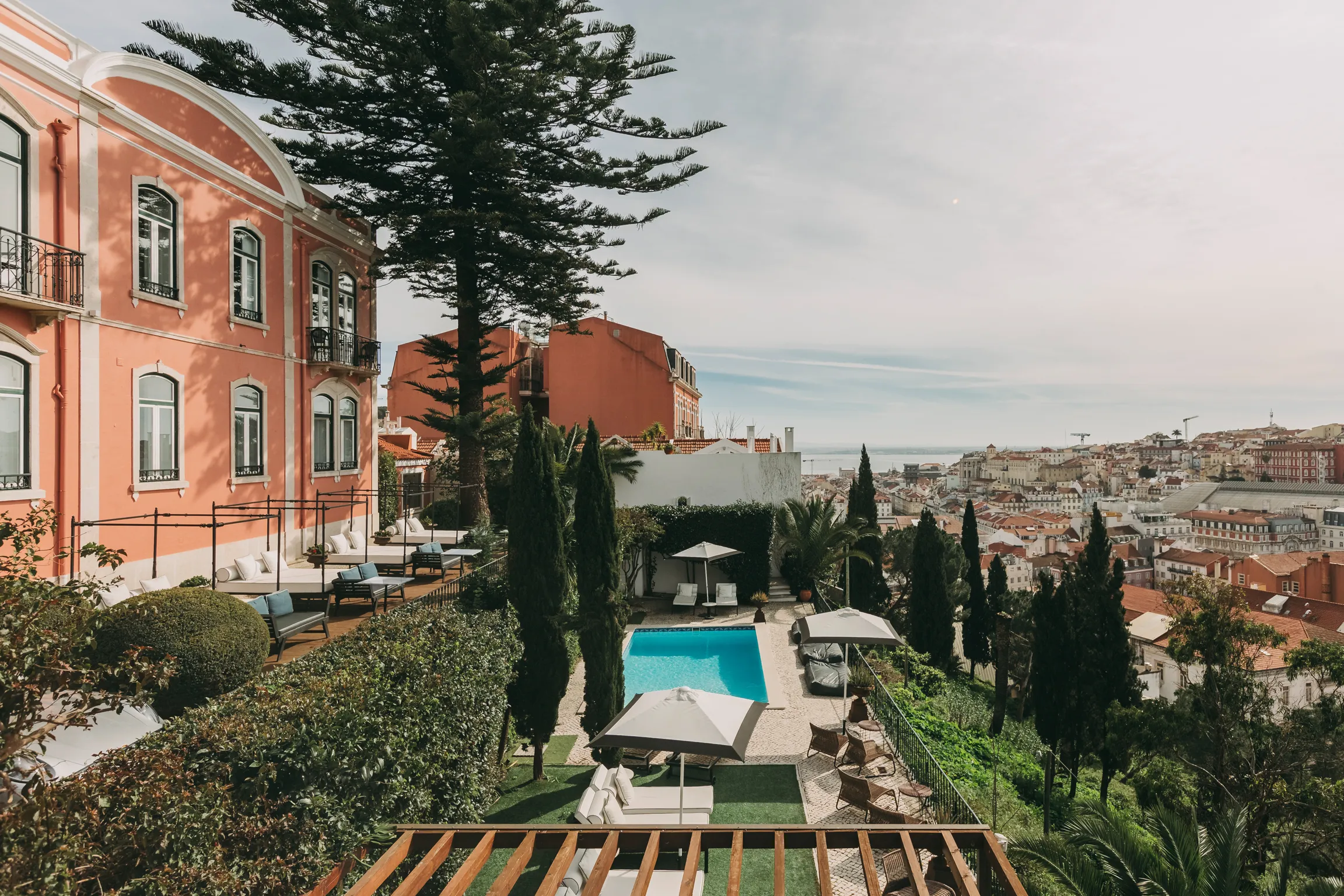 Lisbon property with garden and city views